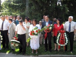 Кметове и депутати
