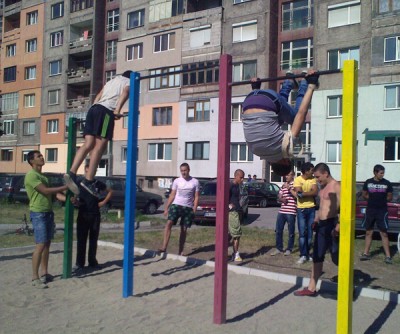 Уличен фитнес